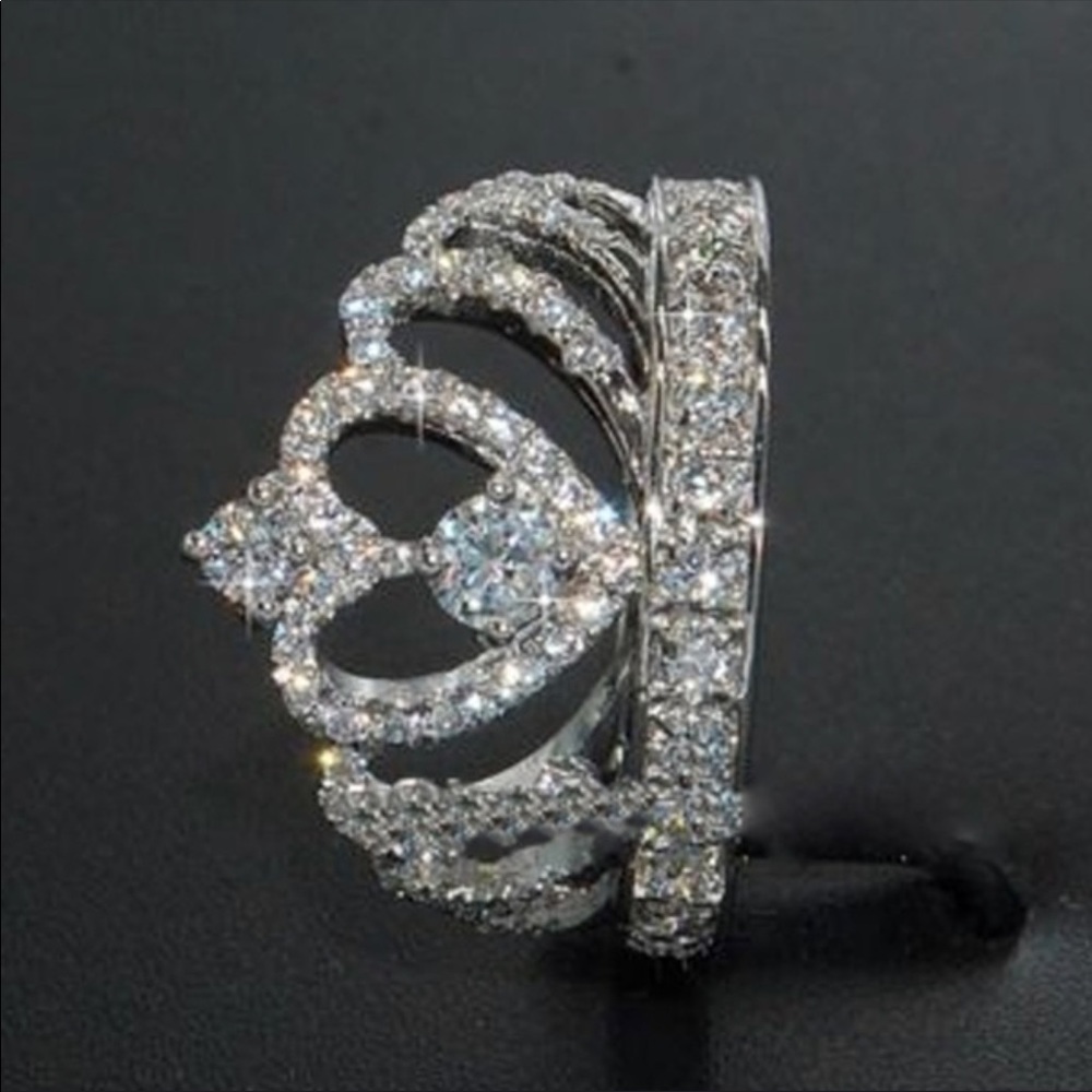 New .925 Silver with gem stone Princess/Queen ring - Picture 4 of 8